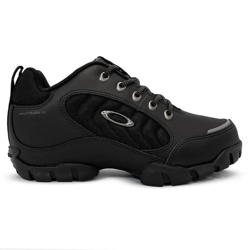 Tênis Oakley Halftrack III masculino preto, vista lateral direita mostrando cabedal em sintético solado tratorado e logo Oakley